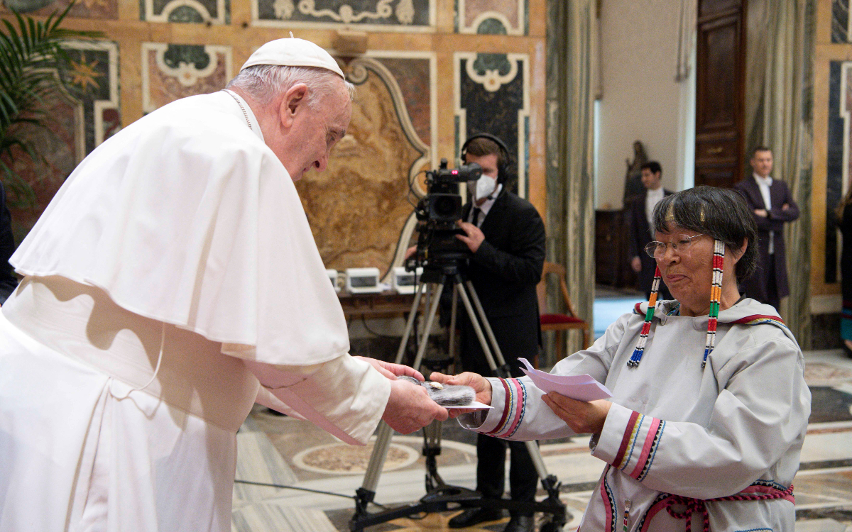 El Papa pide perdón a indígenas canadienses por abusos de Iglesia Católica