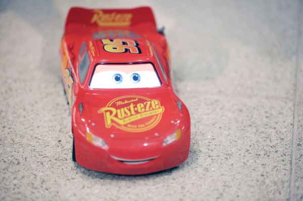 El fabricante de juguetes robóticos Sphero presenta Ultimate Lightning McQueen, un automóvil parlanchín controlado por teléfono inteligente