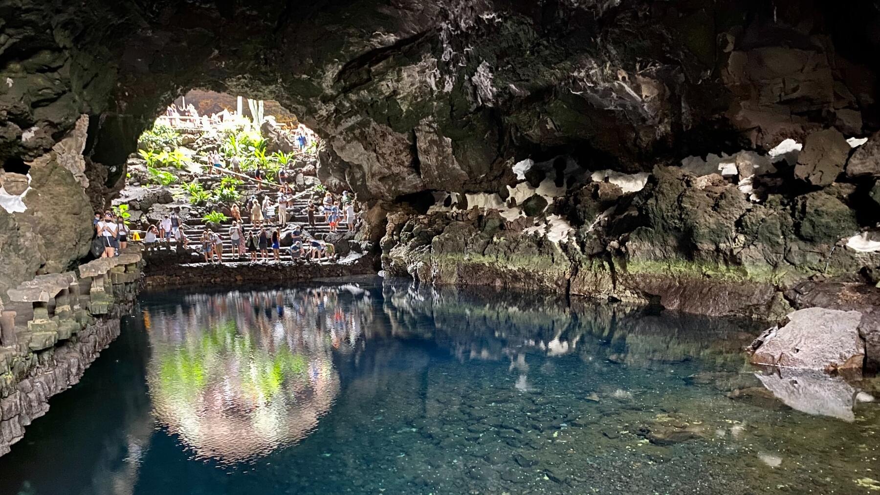 El impresionante lugar de España que te hará sentir como en un cenote mexicano