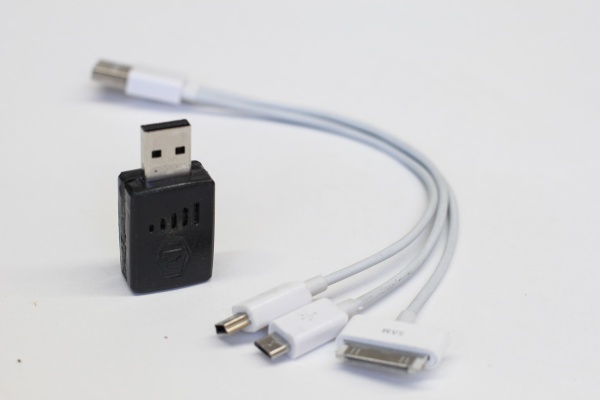 El práctico medidor acelera la carga de su teléfono inteligente a través de USB