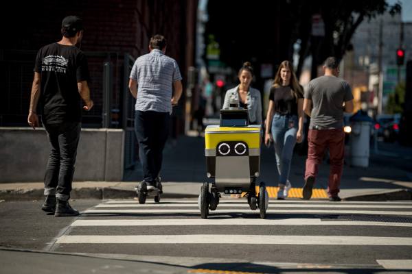 El spin-out de Uber Serve Robotics obtiene una ronda inicial de $ 13 millones para expandir las entregas de robots en las aceras