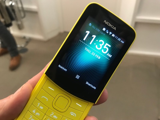 El teléfono con funciones deslizantes ‘Matrix’ de Nokia 8110 regresa con 4G y un precio de 79 €