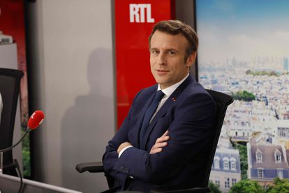 El presidente francés y candidato a la reelección, Emmanuel Macron, en Neully-sur-Seine, cerca de París, durante una entrevista radiofónica el pasado viernes.