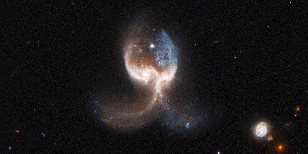 Estas galaxias fusionadas parecen alas masivas, y la NASA tiene una foto