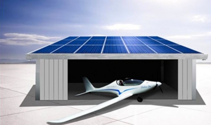 Este avión eléctrico funciona solo con un hangar solar