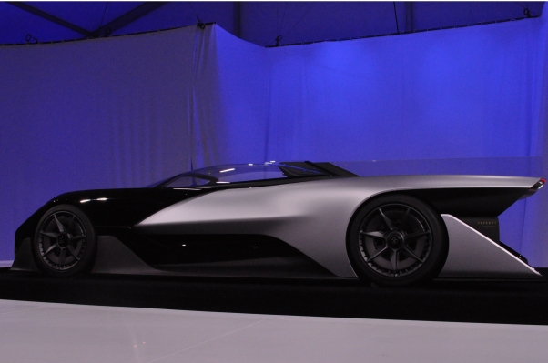 Faraday Future presenta el concepto de automóvil FFZERO1 de aspecto loco