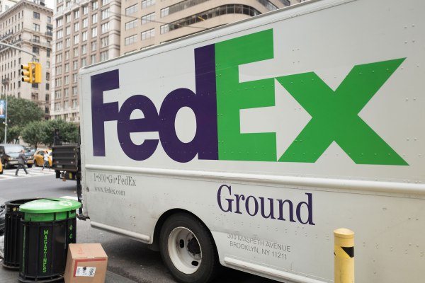 FedEx finaliza el contrato de entrega terrestre con Amazon
