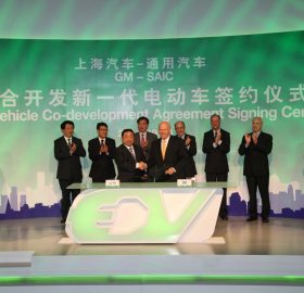GM y SAIC Motor Corp de China se asocian en vehículos eléctricos