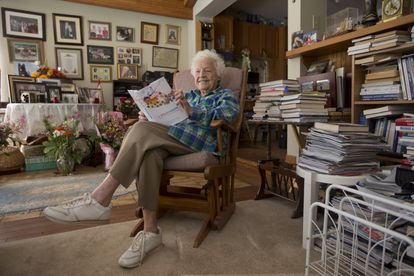 Hazel McCallion, un icono de la política canadiense, renueva su contrato laboral a los 101 años