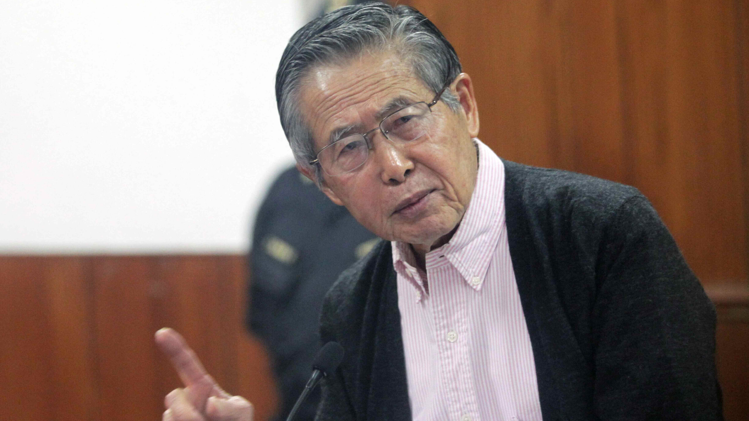 Hospitalizan al expresidente Fujimori, quien cumple una condena de 25 años de cárcel en Perú