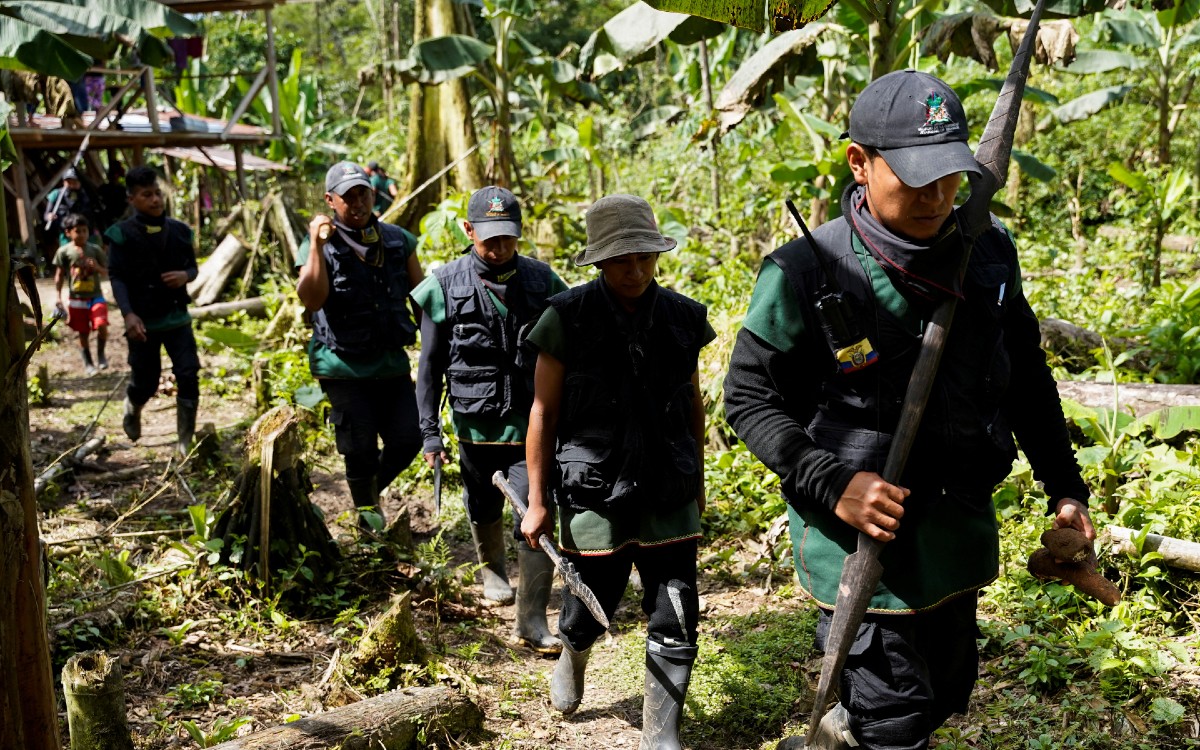 Indígenas en Ecuador bloquean minería en la Amazonía