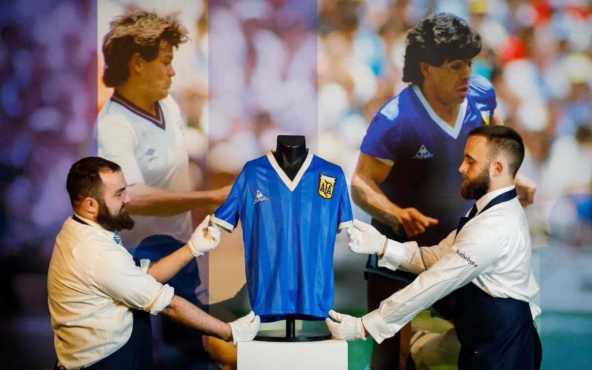 Inicia puja por la playera de Maradona... ¡vendida, al mejor postor! | Video