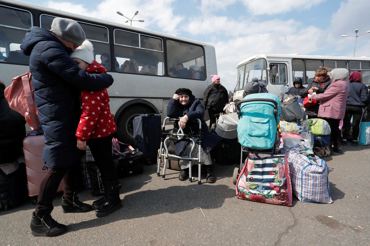 La autoridades de Donbás piden a los ciudadanos que huyan ante la ofensiva de Rusia en el este de Ucrania