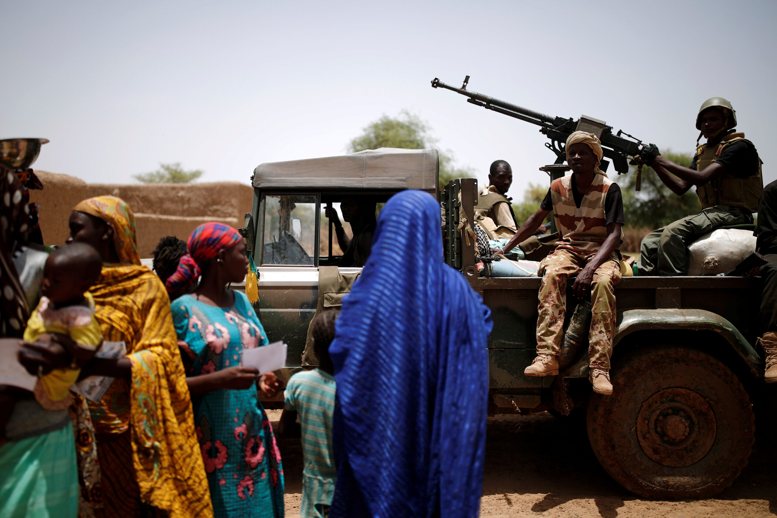La guerra se recrudece en Malí ante el repliegue francés