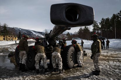 Unos soldados finlandeses participaban en unas maniobras militares organizadas por la OTAN, el 22 de marzo en Setermoen, en el norte de Noruega.