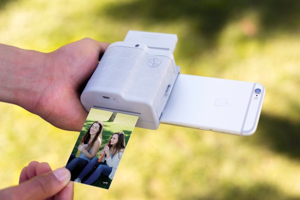 La nueva impresora móvil de Prynt usa AR para crear imágenes en movimiento al estilo de Harry Potter