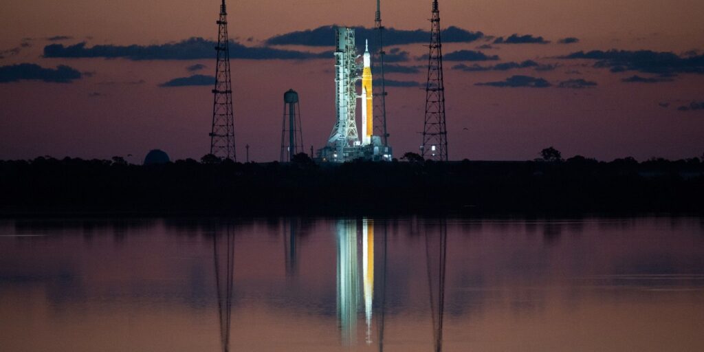 La prueba de combustible del cohete lunar SLS de la NASA falló