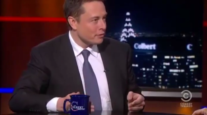 La respuesta de Elon Musk a la visión de Stephen Colbert de la carga inalámbrica ambiental: “Lo haremos”