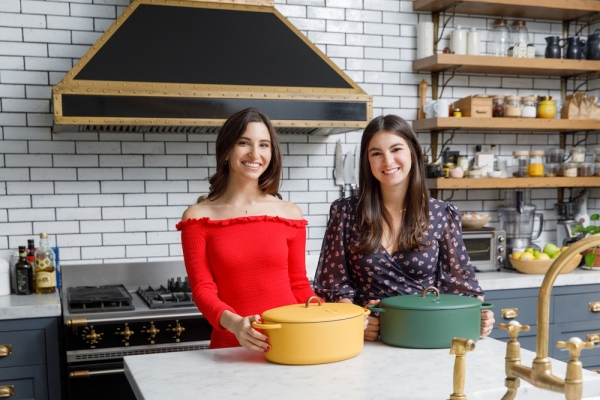 La startup de utensilios de cocina Great Jones lanza Potline, un servicio de texto para recetas y consejos