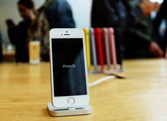 Las autoridades entregan a Apple una orden judicial por el iPhone del tirador de Texas