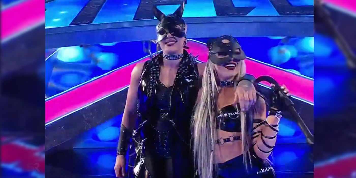 Las estrellas de la WWE muestran sus nuevos disfraces inspirados en Batman y Catwoman