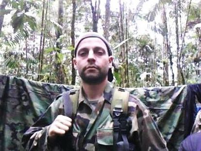 El exguerrillero de las FARC Facundo Molares Schoefeld en la selva colombiana.