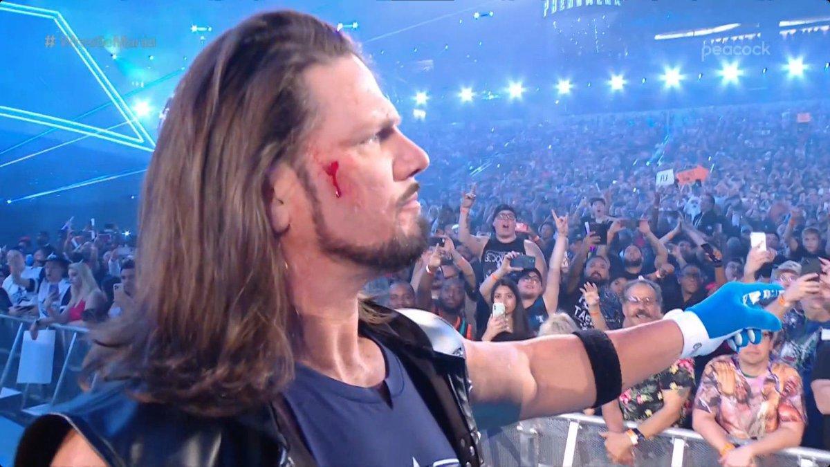 Los fanáticos de la WWE se preguntan por qué AJ Styles está sangrando antes del comienzo del partido de Wrestlemania 38