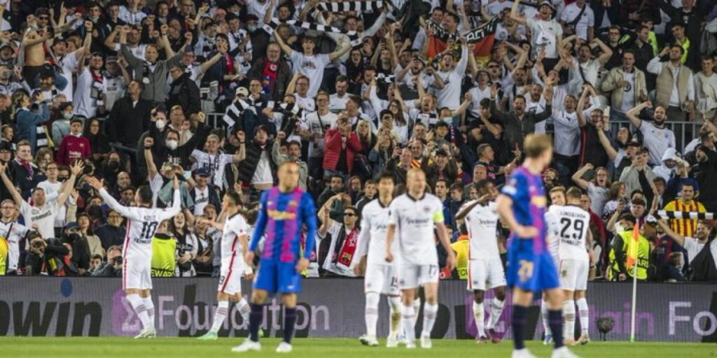 Los testimonios del enfado de socios ante la marea alemana en el Camp Nou