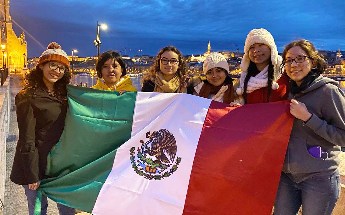 Mexicanas ganan plata y bronce en Olimpiadas Europeas de Matemáticas
