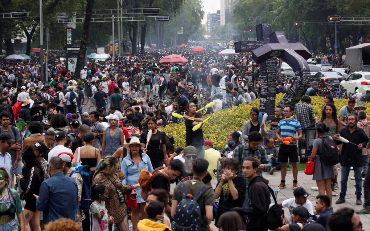 Miles celebran el 4/20 en Reforma y exigen regular uso lúdico de la marihuana