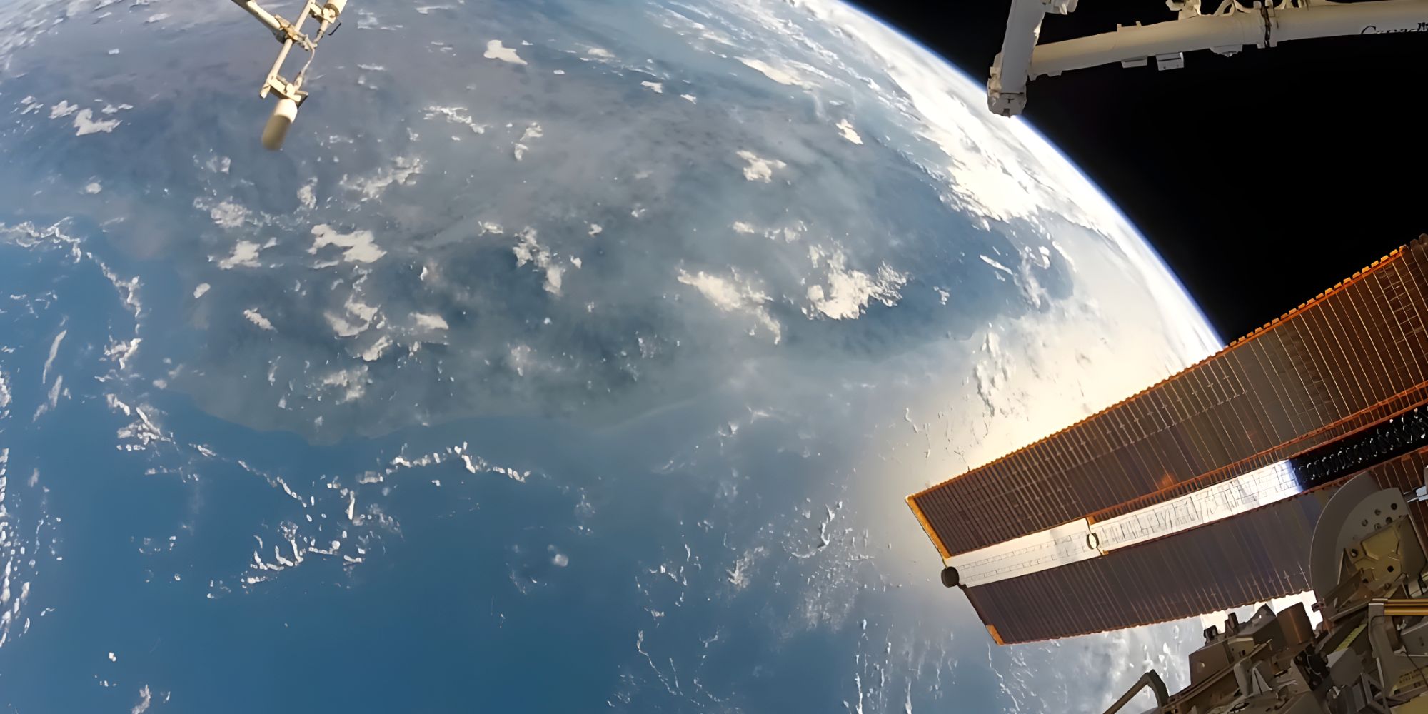 Mira a un astronauta caminar fuera de la ISS en este asombroso video