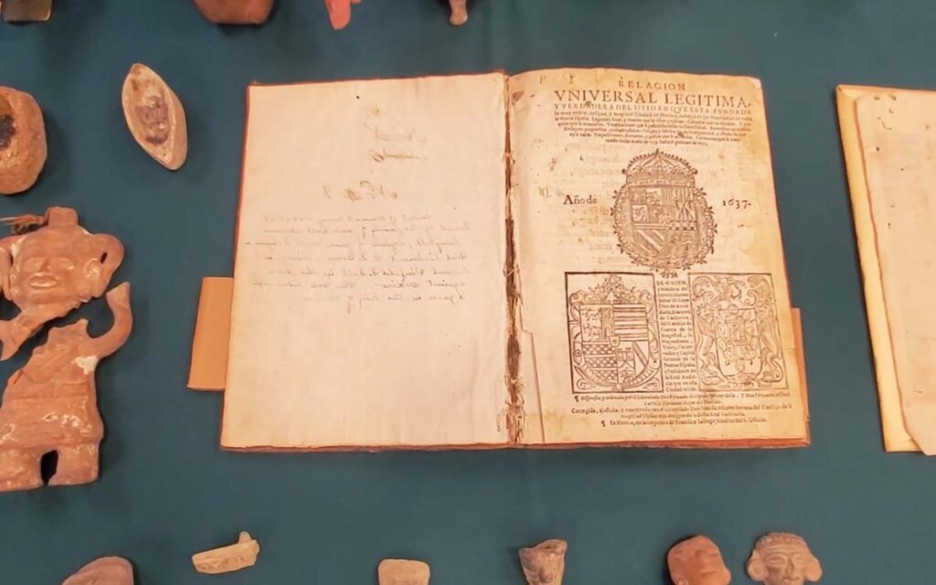 Nueva York restituye a México piezas arqueológicas y libros del siglo XVII