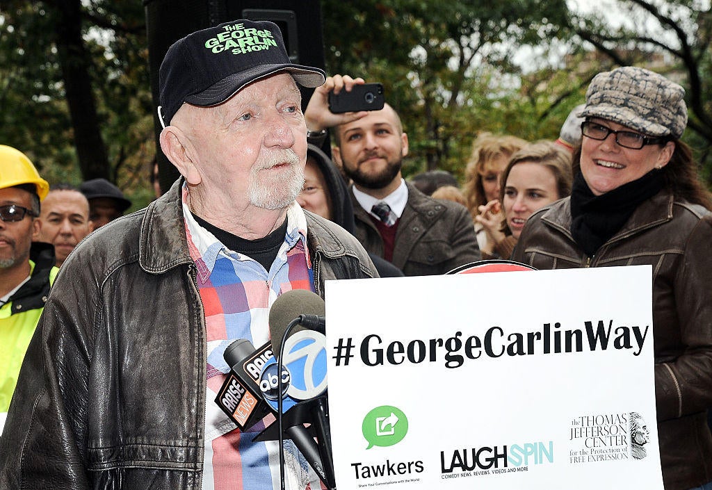 Patrick Carlin, escritor de comedia y hermano de George Carlin, muere a los 90 años