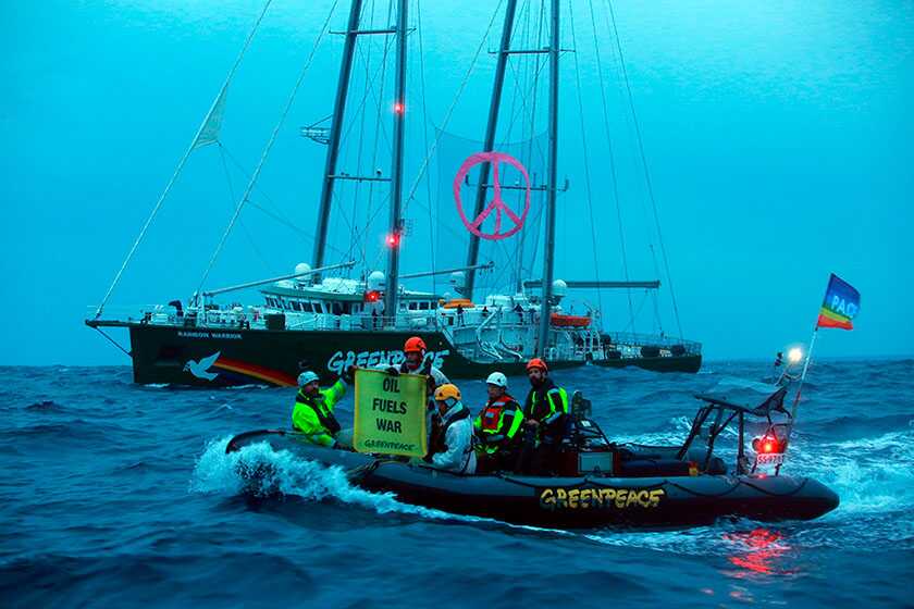 “Paz, no petróleo”; Greenpeace se lanza al Mediterráneo en protestar contra buque ruso