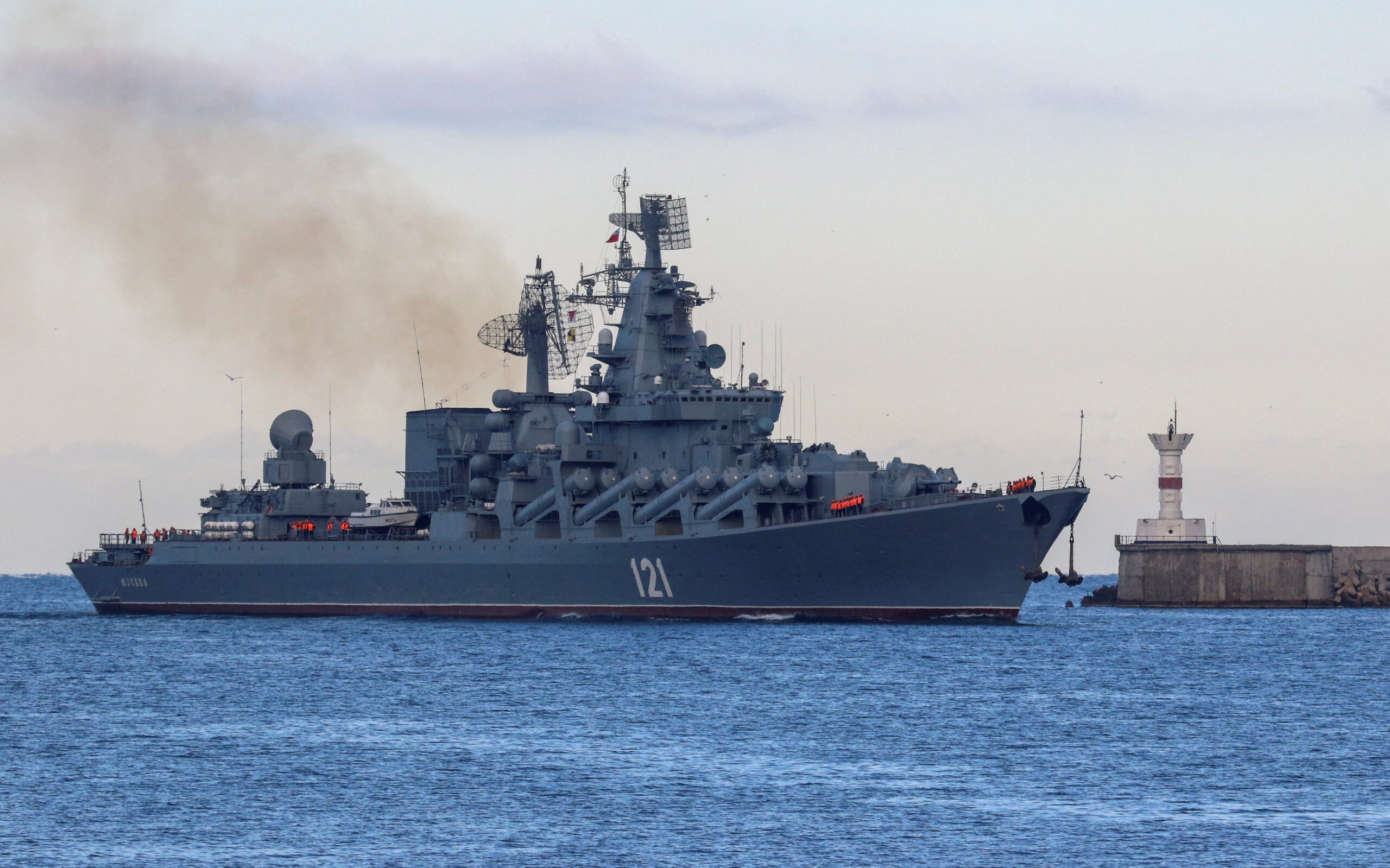 Rusia sufre otro revés militar con la explosión del buque insignia de su flota en el mar Negro