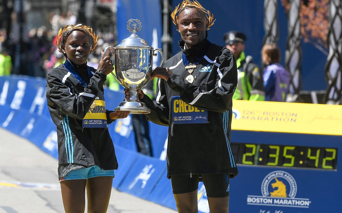 Se imponen kenianos en la edición 126 del Maratón de Boston | Video