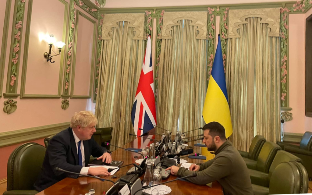 Sin anuncio previo, Johnson se reúne con Zelenski en Kiev