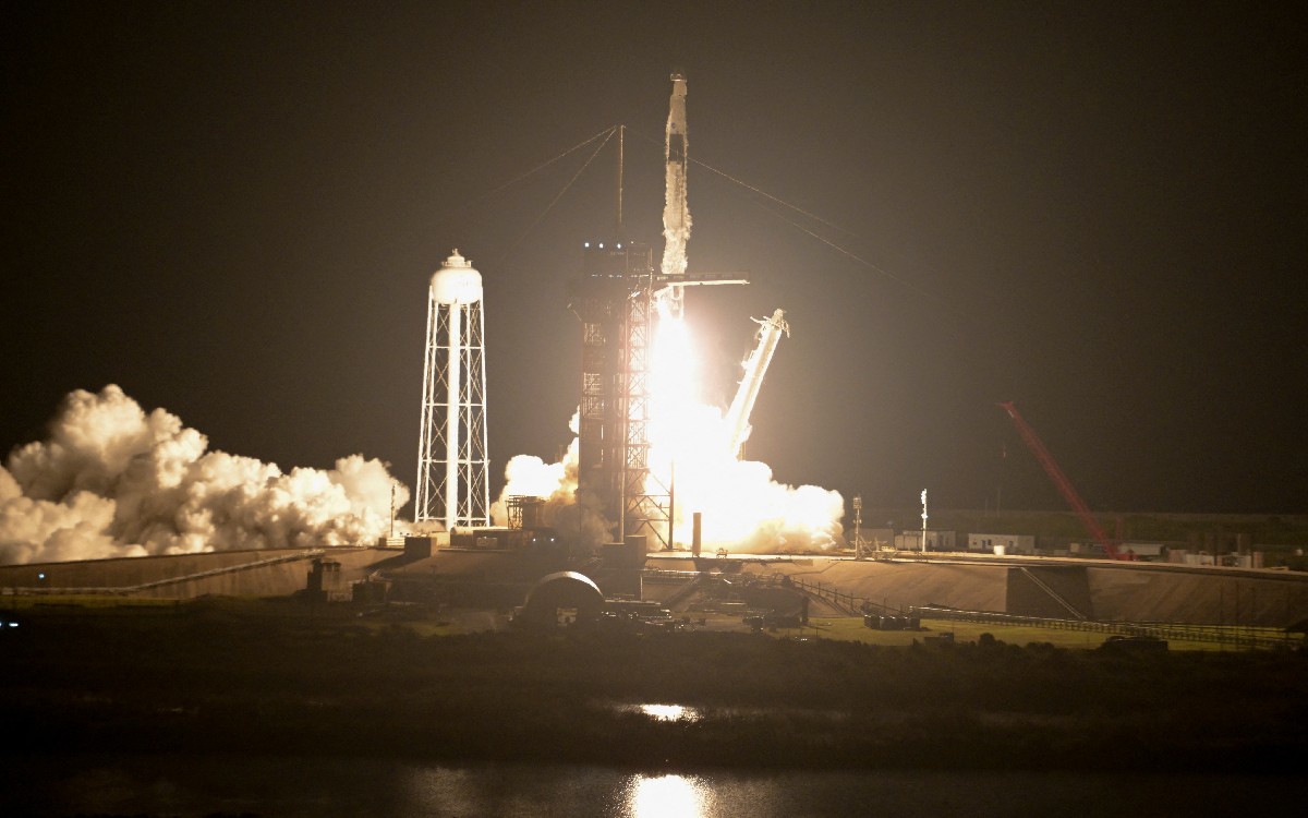 SpaceX, de Musk, envía cuatro astronautas a la estación espacial | Video