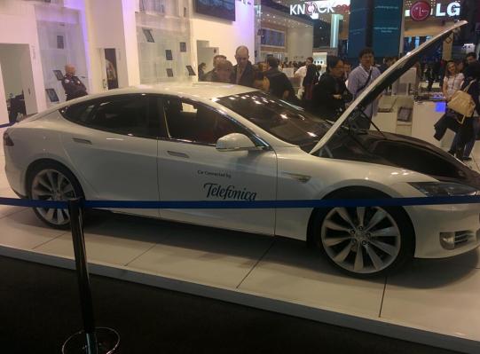 Tesla paga millones a Telefónica para impulsar la conexión inalámbrica en el automóvil en el Reino Unido, Alemania, España y Holanda
