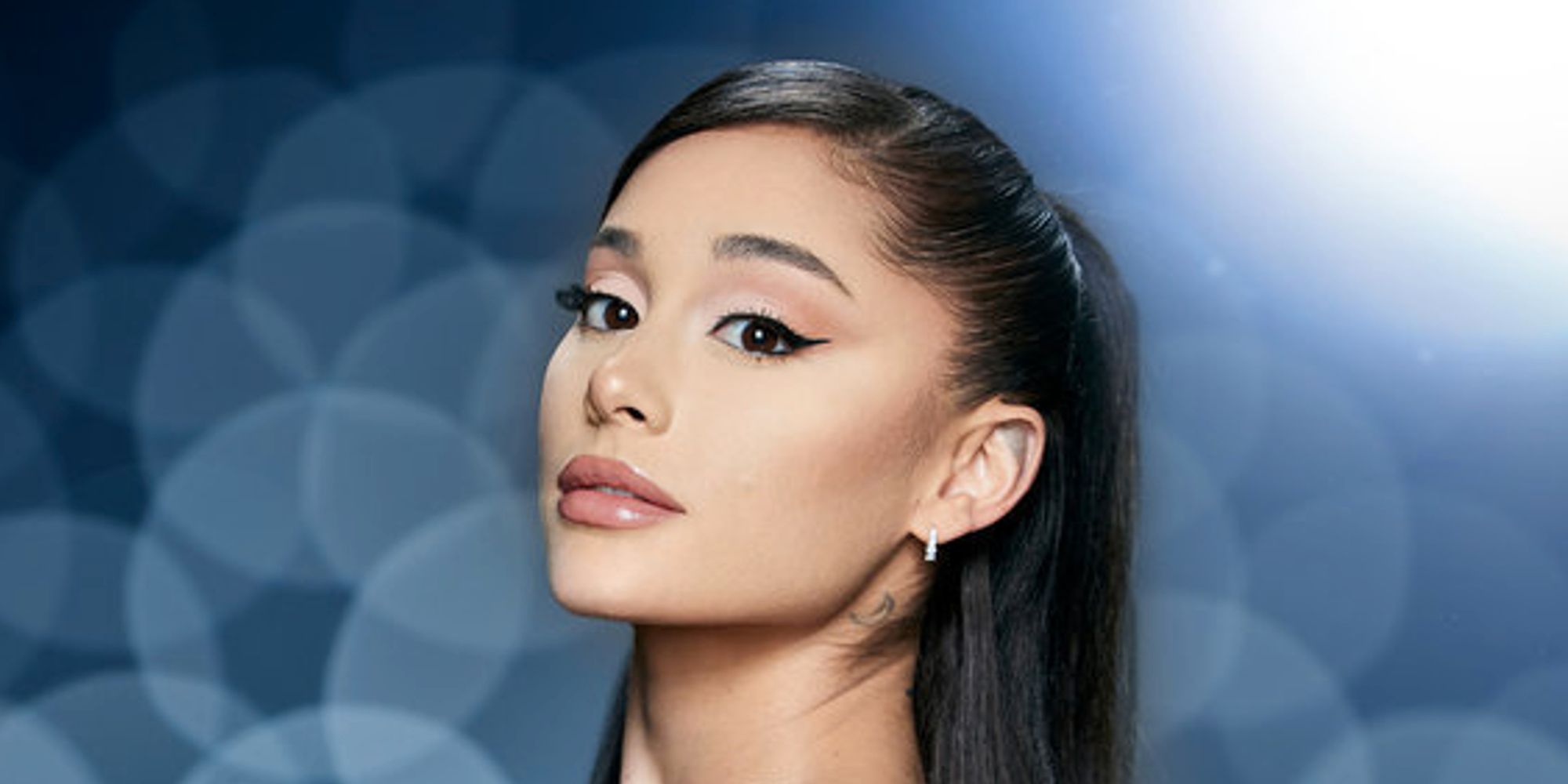 The Voice: Ariana Grande recauda dinero en el Día de la Visibilidad Transgénero