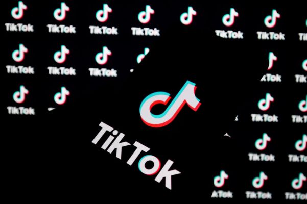 Mientras espera su destino en los EE. UU., TikTok implementa nuevas herramientas de marketing y Stitch para permitir que los usuarios prueben otros videos.