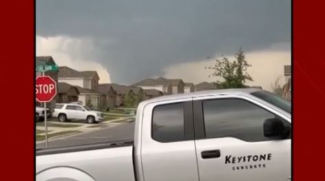 Tornado en el centro de Texas deja decenas de heridos