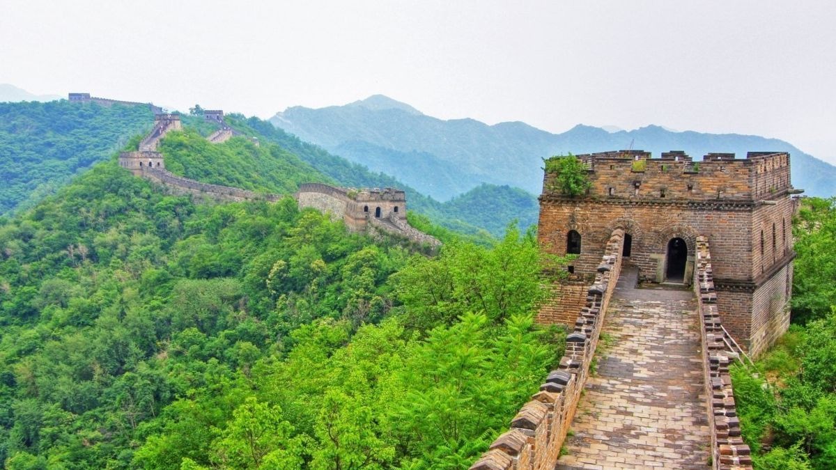 Un turista daña la Gran Muralla China el mismo día de su apertura