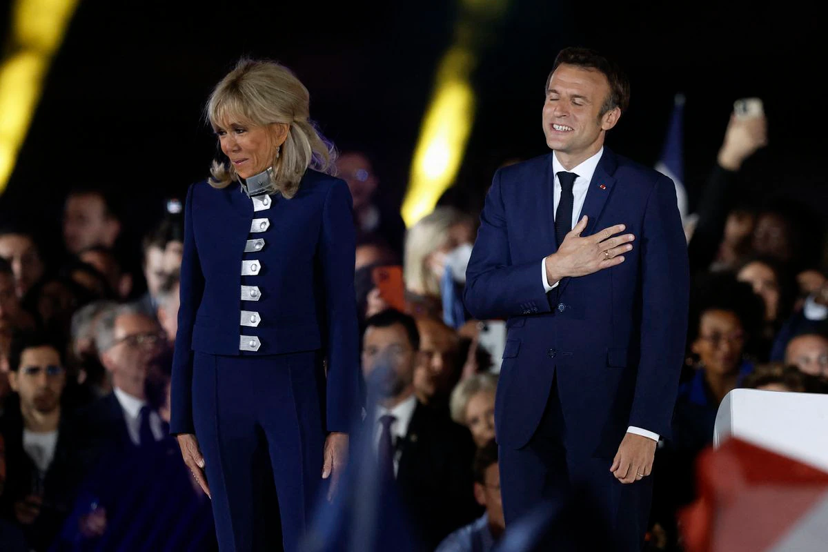 Una ceremonia fría para festejar la victoria de Macron