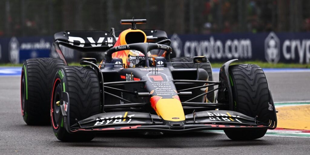 Verstappen completa su gran golpe a Ferrari en Imola; Sainz y Alonso, fuera