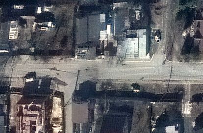 Imagen tomada por satélite el 4 de abril de la Avenida Yablonska en Bucha.