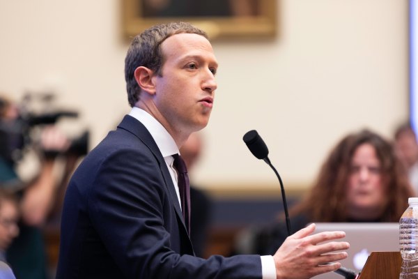 Zuckerberg dice que “no hay trato de ningún tipo” entre Facebook y Trump
