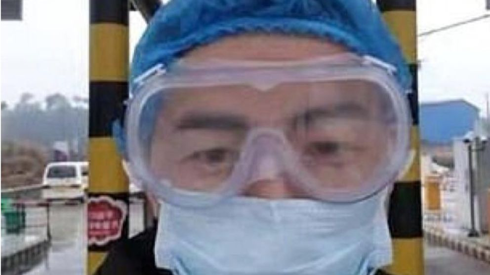 un médico muere después de trabajar diez días sin descanso en Wuhan