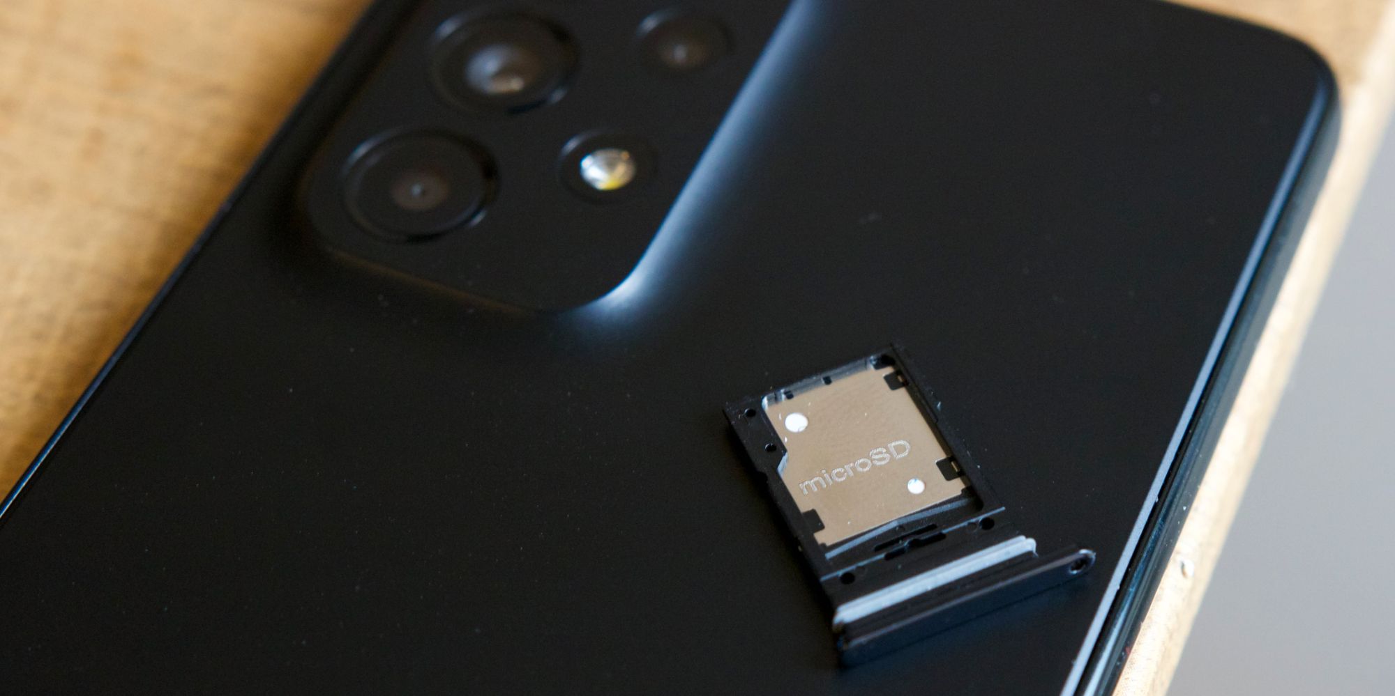 ¿El Galaxy A53 5G tiene una ranura para tarjeta SD para almacenamiento expandible?