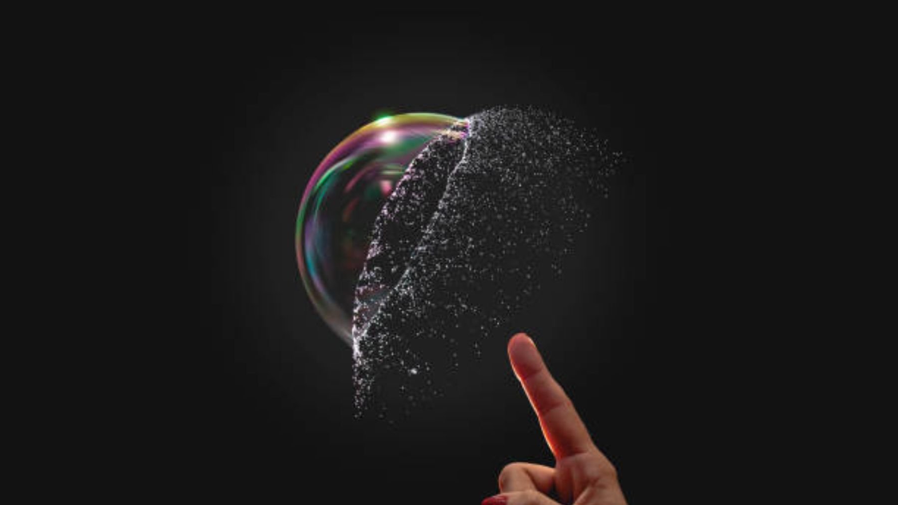 ¿Por qué las burbujas brillan cuando estallan?